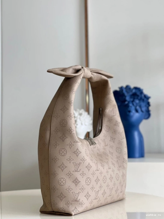 WIS WHY KNOT LOUIS VUITTON 1211